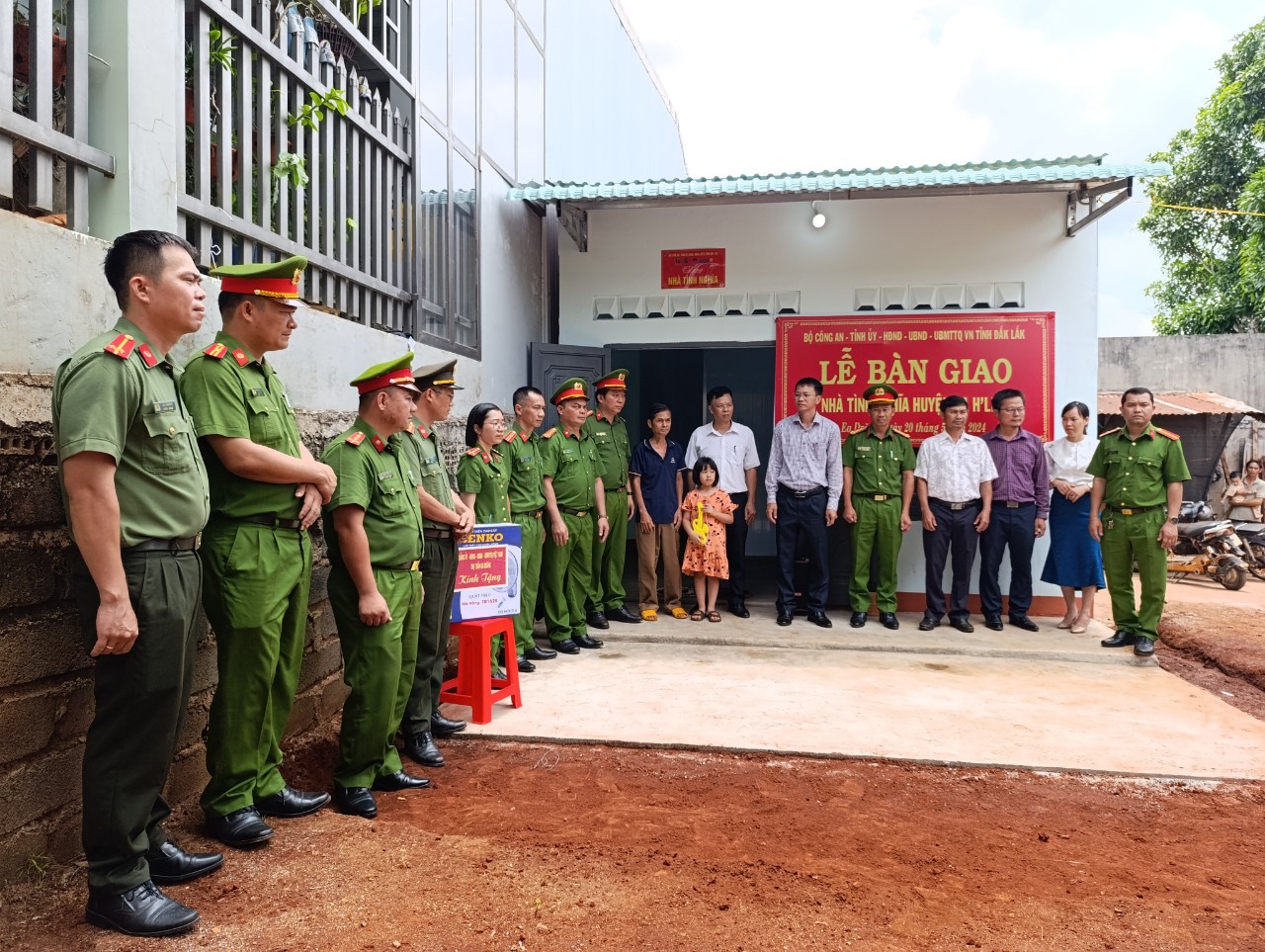 Công an huyện Ea H'Leo, UBND thị trấn Ea Drăng, Lễ bàn giao nhà tình nghĩa năm 2024